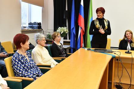 Pozdravni nagovor pobudnice kreativnih ustvarjalnic in ustanoviteljice KMC mag. Marjane Kamnik